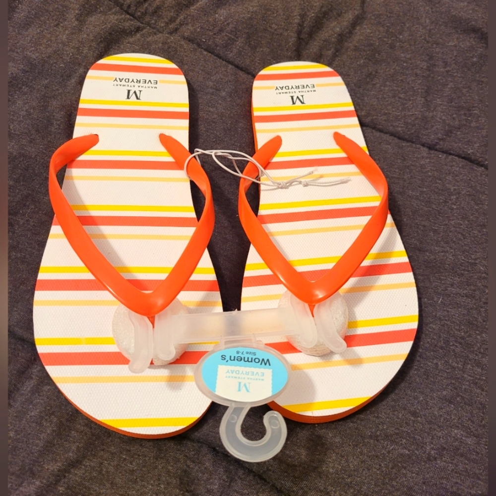 Martha Stewart flip flops sz 7-8